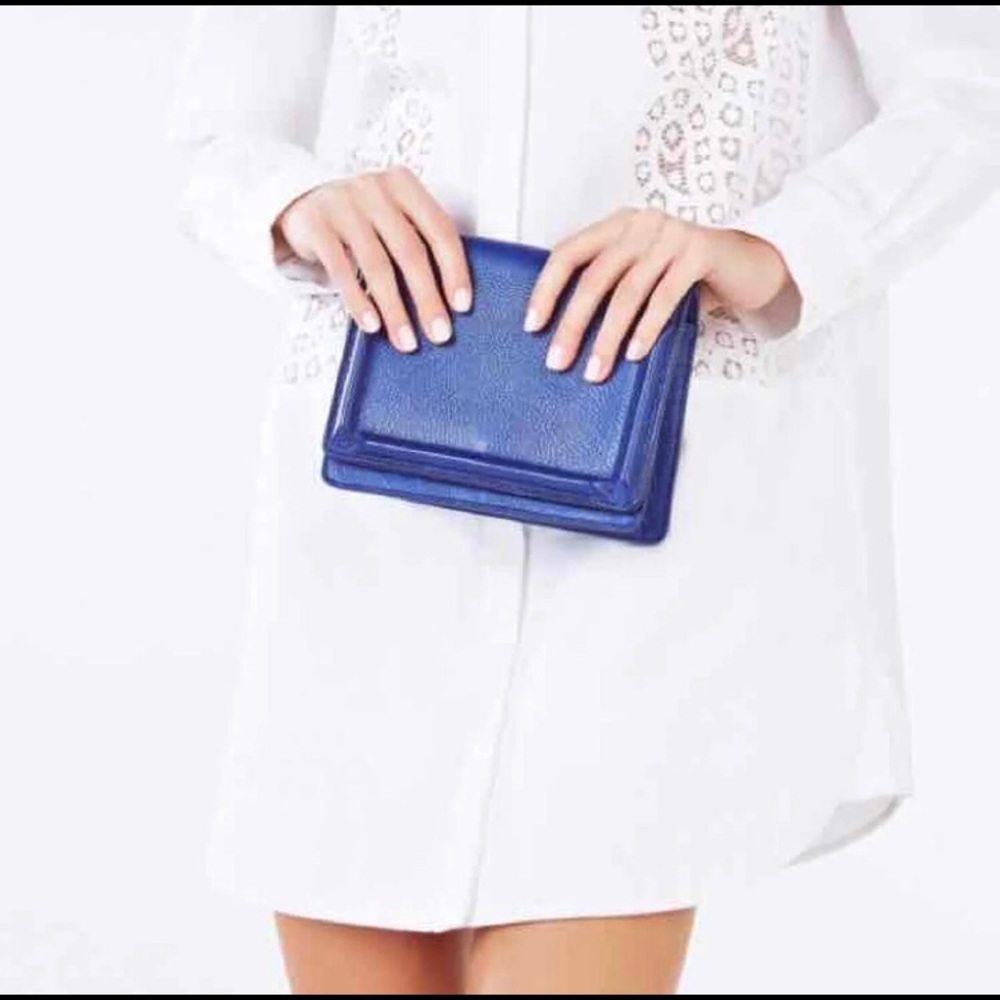 BCBGMAXAZRIA cross body purse